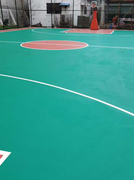 巴彦淖尔 球场长期使用易出现地面开裂
